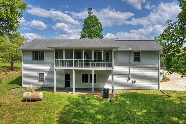 380 Lavista Drive, Blue Ridge, GA 30513