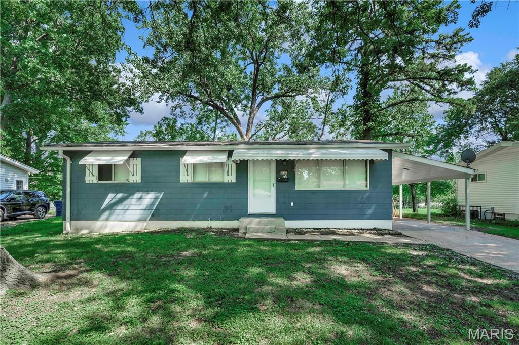 1016 Forestwood Drive, Ferguson, MO 63135
