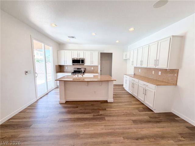 1812 John Bevy Court, North Las Vegas, NV 89086