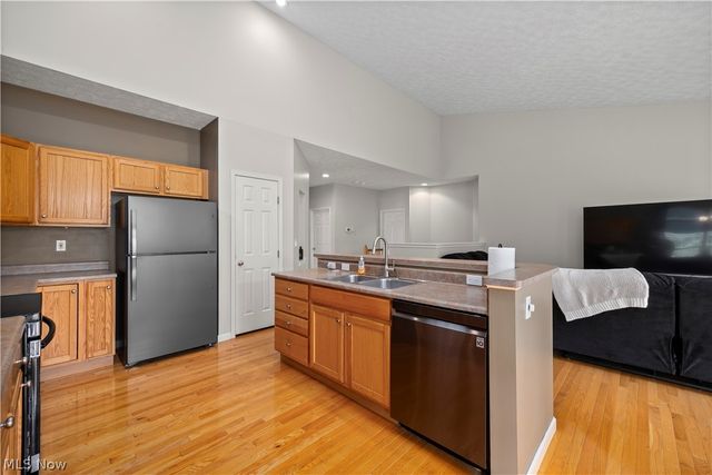 5052 Forestland Court, Brunswick, OH 44212