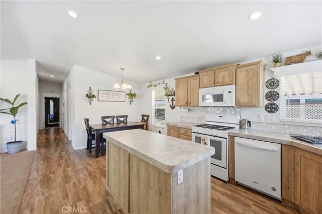 105 E Balboa 148, Tustin, CA 92780