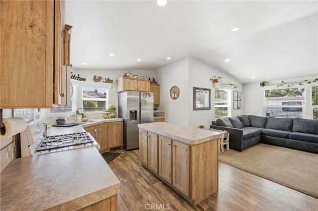 105 E Balboa 148, Tustin, CA 92780