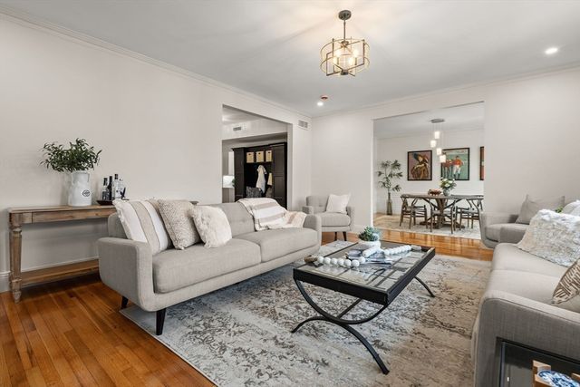 37 Englewood Ave 3, Brookline, MA 02445