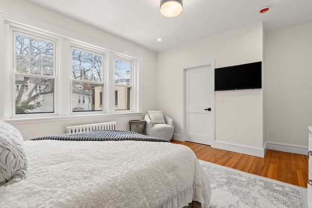 37 Englewood Ave 3, Brookline, MA 02445