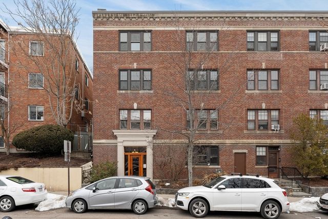 37 Englewood Ave 3, Brookline, MA 02445