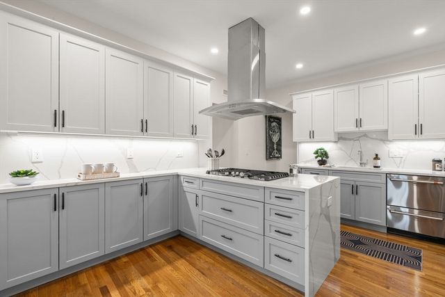 37 Englewood Ave 3, Brookline, MA 02445