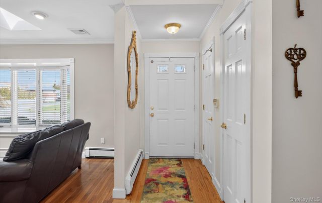 6 Wren Drive, Woodbury, NY 11797