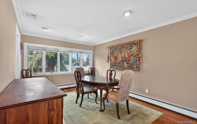 6 Wren Drive, Woodbury, NY 11797