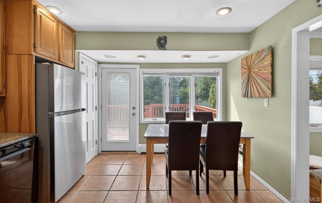 6 Wren Drive, Woodbury, NY 11797