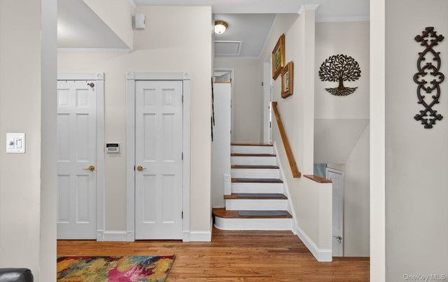 6 Wren Drive, Woodbury, NY 11797