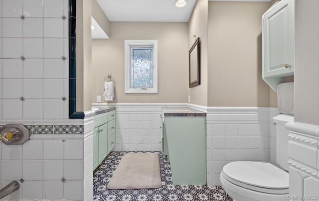 6 Wren Drive, Woodbury, NY 11797