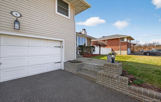 6 Wren Drive, Woodbury, NY 11797