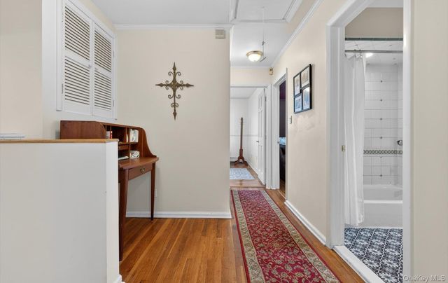 6 Wren Drive, Woodbury, NY 11797