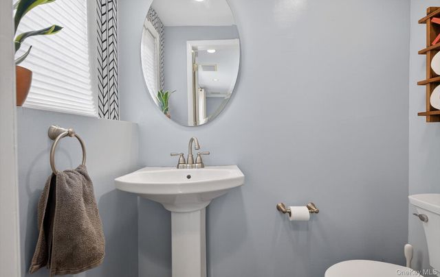 6 Wren Drive, Woodbury, NY 11797