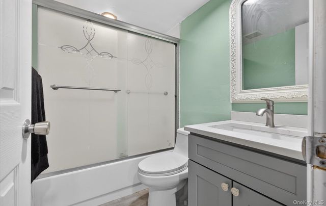 6 Wren Drive, Woodbury, NY 11797