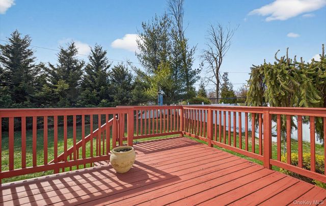 6 Wren Drive, Woodbury, NY 11797