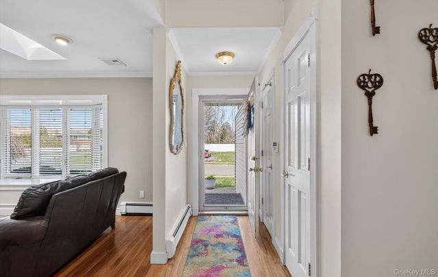 6 Wren Drive, Woodbury, NY 11797