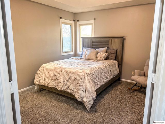 2329 Hogantown Drive, Bellevue, NE 68123