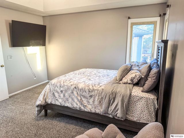 2329 Hogantown Drive, Bellevue, NE 68123