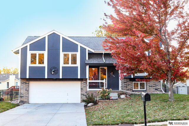 2329 Hogantown Drive, Bellevue, NE 68123