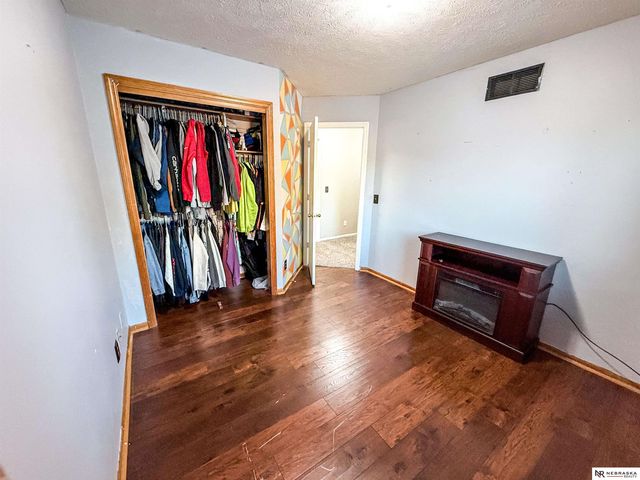 2329 Hogantown Drive, Bellevue, NE 68123