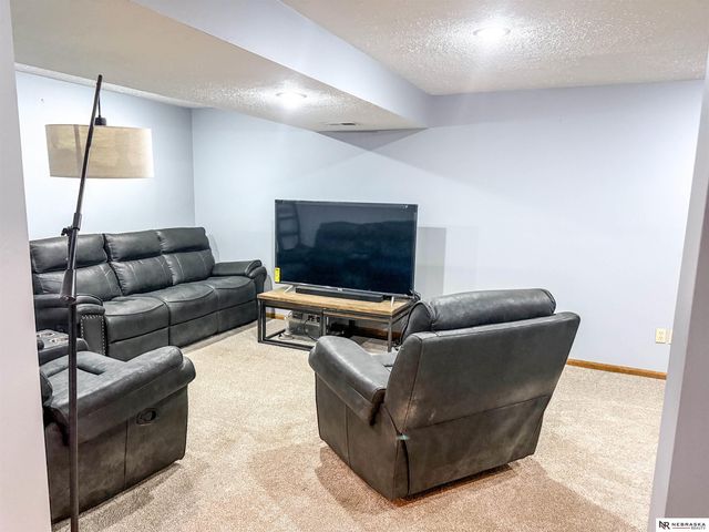 2329 Hogantown Drive, Bellevue, NE 68123