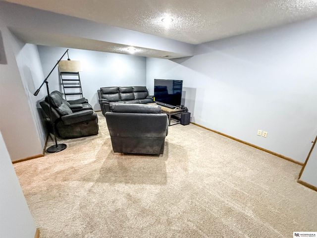 2329 Hogantown Drive, Bellevue, NE 68123