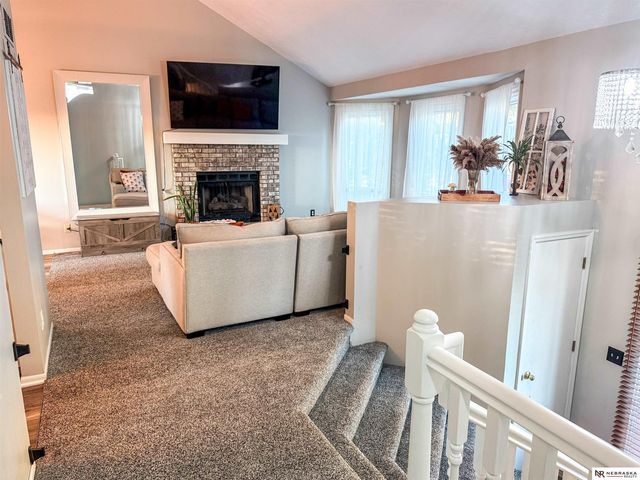 2329 Hogantown Drive, Bellevue, NE 68123