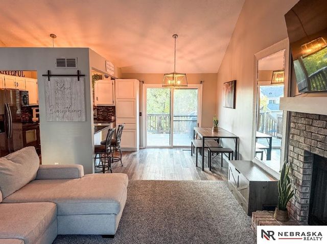 2329 Hogantown Drive, Bellevue, NE 68123