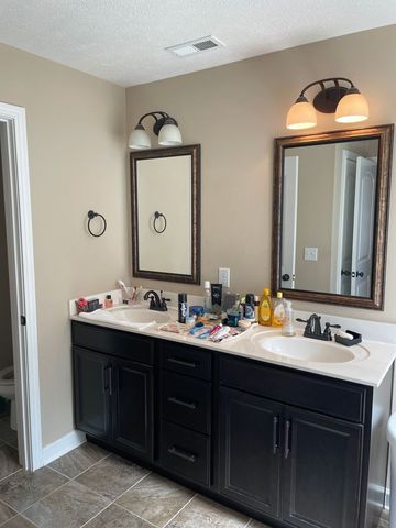 1046 Christian James Ct, Clarksville, TN 37043