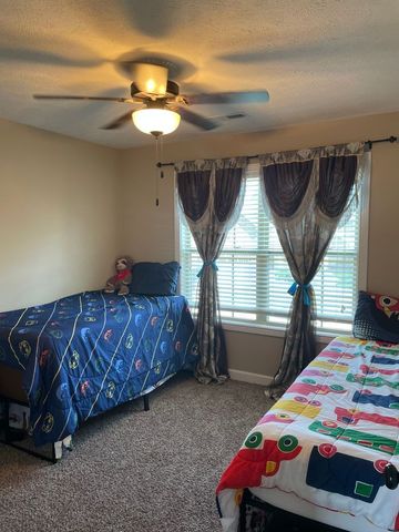 1046 Christian James Ct, Clarksville, TN 37043