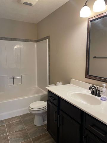 1046 Christian James Ct, Clarksville, TN 37043