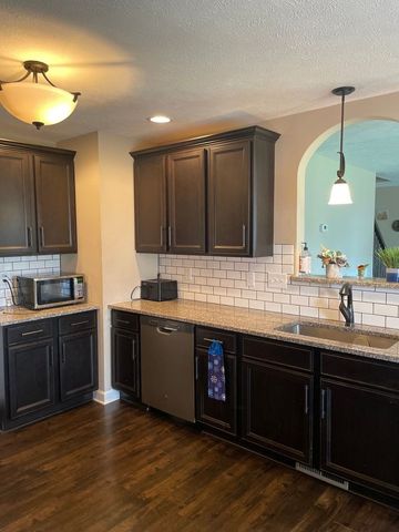 1046 Christian James Ct, Clarksville, TN 37043