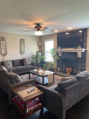 1046 Christian James Ct, Clarksville, TN 37043