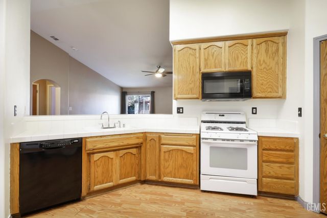 5618 Sicily Court, Bakersfield, CA 93308