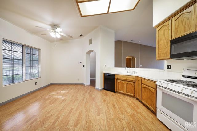 5618 Sicily Court, Bakersfield, CA 93308