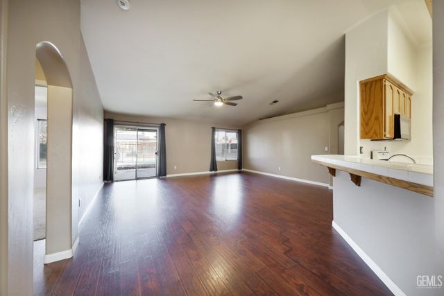 5618 Sicily Court, Bakersfield, CA 93308