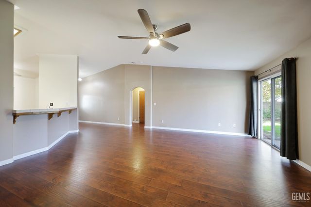 5618 Sicily Court, Bakersfield, CA 93308