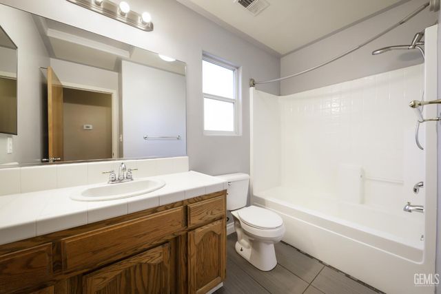 5618 Sicily Court, Bakersfield, CA 93308