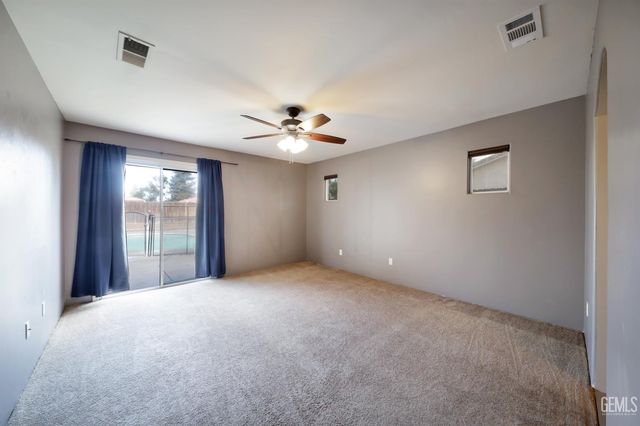 5618 Sicily Court, Bakersfield, CA 93308