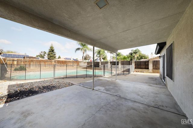 5618 Sicily Court, Bakersfield, CA 93308