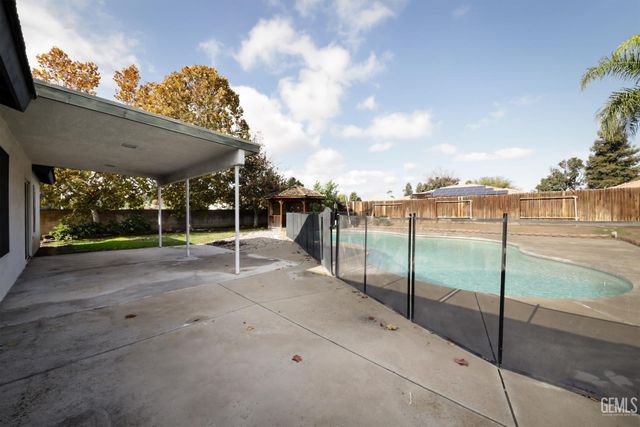 5618 Sicily Court, Bakersfield, CA 93308