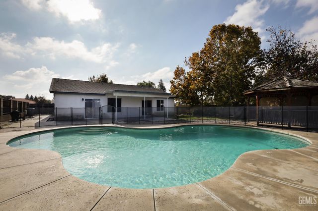 5618 Sicily Court, Bakersfield, CA 93308