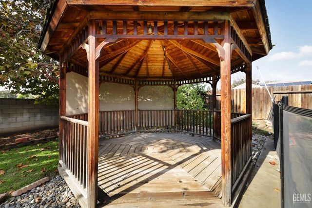 5618 Sicily Court, Bakersfield, CA 93308