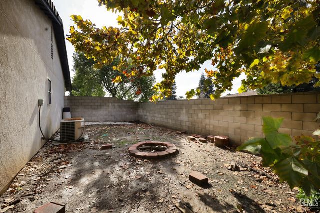 5618 Sicily Court, Bakersfield, CA 93308