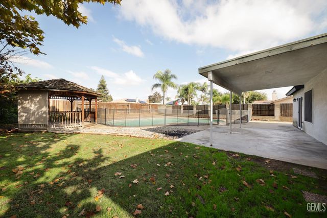 5618 Sicily Court, Bakersfield, CA 93308