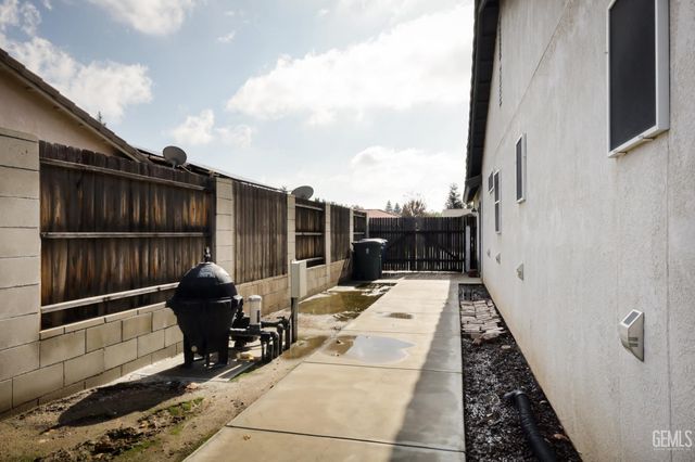 5618 Sicily Court, Bakersfield, CA 93308