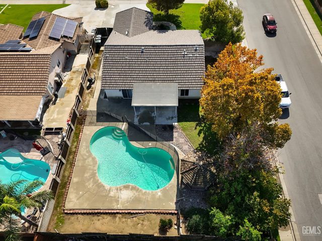 5618 Sicily Court, Bakersfield, CA 93308