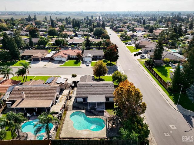 5618 Sicily Court, Bakersfield, CA 93308