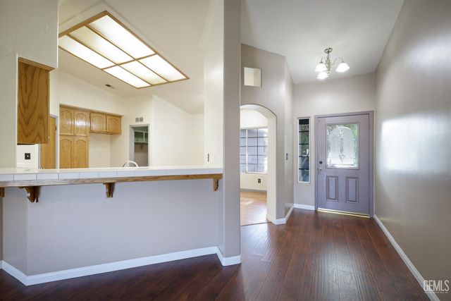 5618 Sicily Court, Bakersfield, CA 93308